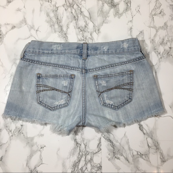 Old Navy Cut Off Jeans Light Wash 1 - Picture 2 of 7